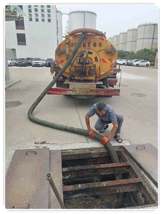 乌伊岭隔油池清掏