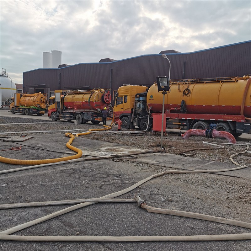 乌伊岭污水池清理