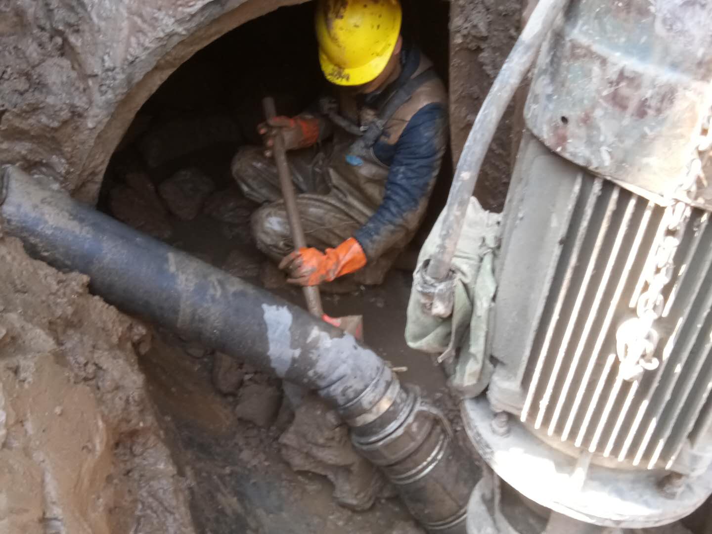 乌伊岭管道清淤