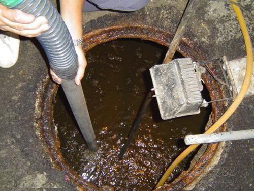 乌伊岭隔油池清理